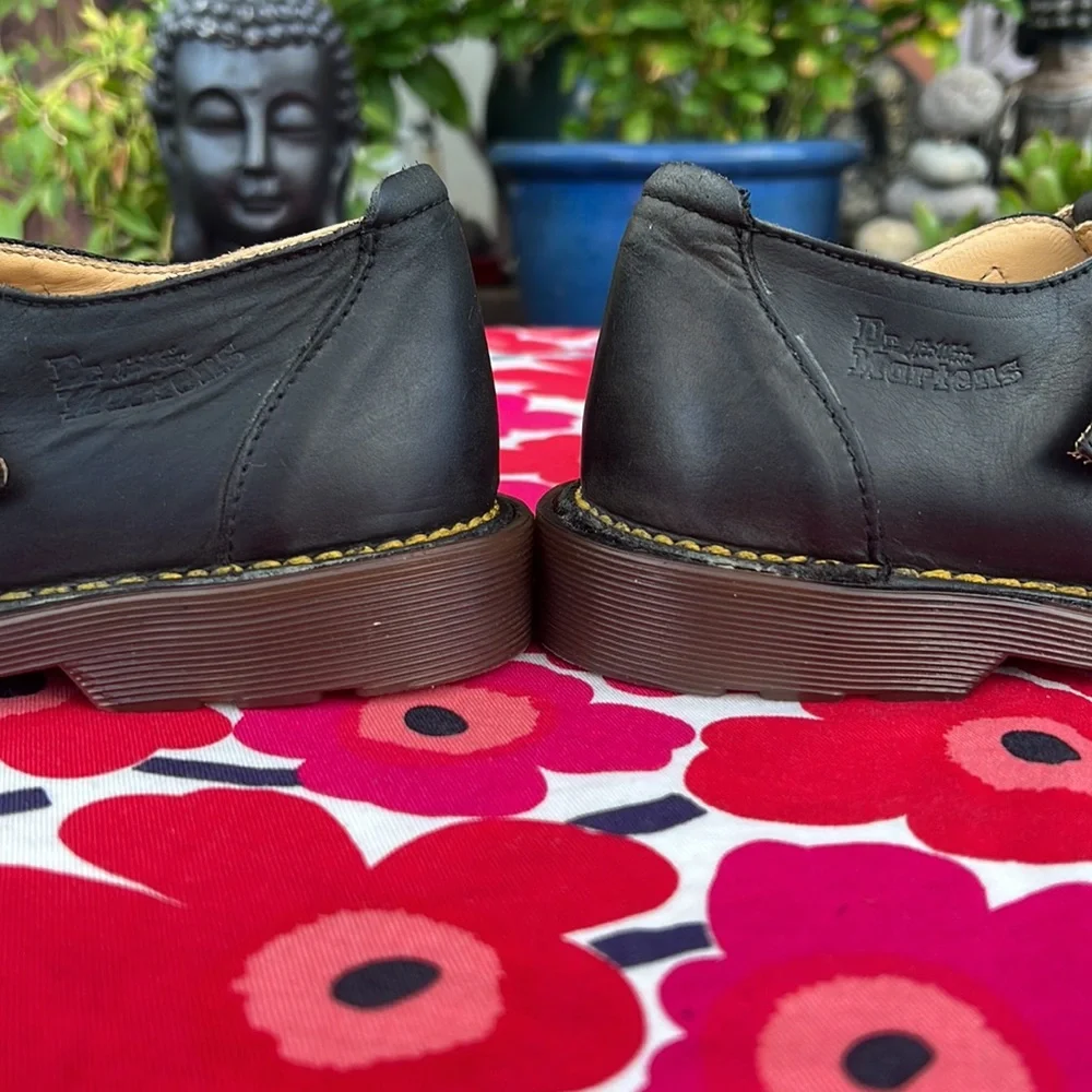 🏴󠁧󠁢󠁥󠁮󠁧󠁿 Vintage Dr. Martens MIE Matte Black T-Strap Mary Jane UK 6